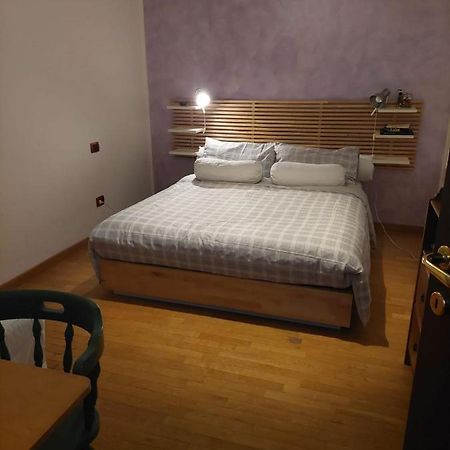 Room In A Quiet Part Of Bergamo Esterno foto