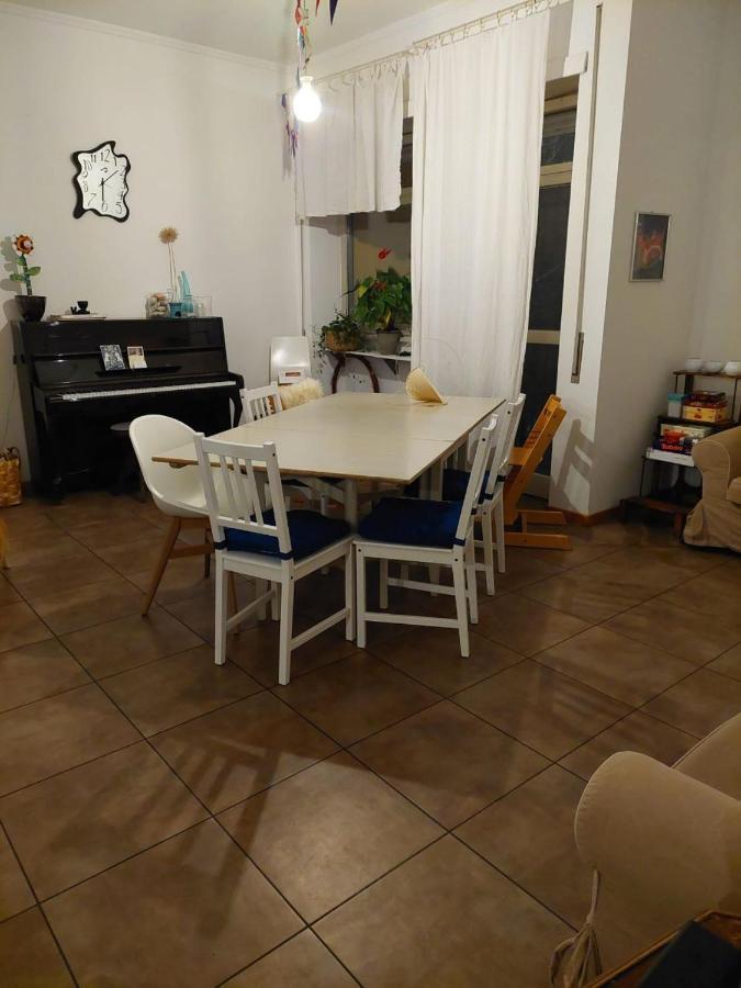 Room In A Quiet Part Of Bergamo Esterno foto